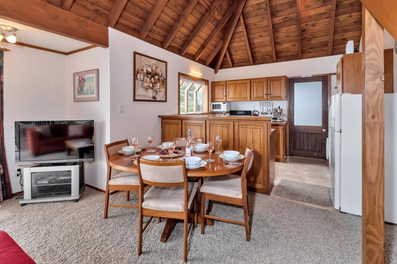 Te Maiki Retreat - Russell Holiday Home Екстер'єр фото