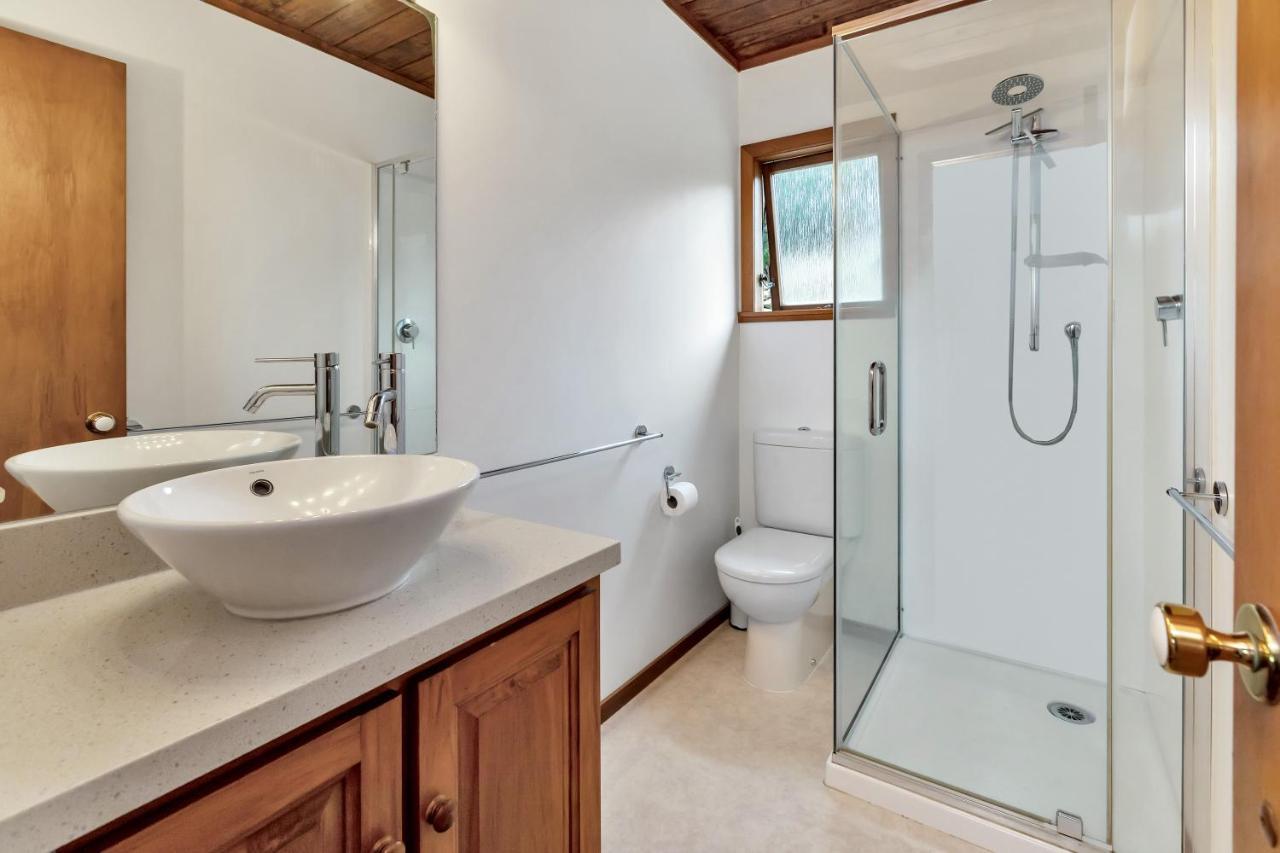 Te Maiki Retreat - Russell Holiday Home Екстер'єр фото